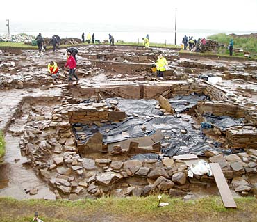 Rain-forces-a-hasty-retreat-from-site Rain forces a hasty retreat from site.