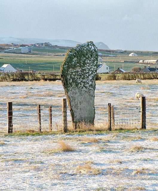The Barnhouse Stone, Stenness. This lichen-crowned megalith stands in a field about half a mile to the south-east of the Stones of Stenness. On first glance it might appear unconnected to the numerous monuments around about, but appearances can be deceptive. (📷 Sigurd Towrie) 
. 
To read more see link in bio. 
. 
#Neolithic #OrkneyIslands #Orkney #VisitOrkney #Prehistoric #Prehistory #Ancient #Archaeology #Archeology #Archaeologist #StandingStone #Maeshowe #stenness #excavation #HeartOfNeolithicOrkney #history #ArchaeologicalSite #BritishArchaeology #ArchaeologyLife #scotland #ScottishArchaeology #ScottishIslands #ScottishHistory #HistoricScotland #igscotland #VisitScotland