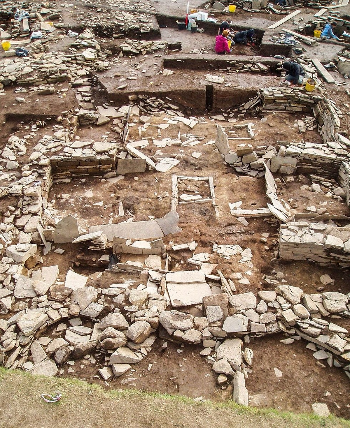 2011: The north end of Structure Eight, c.3100BC. (📷 ORCA)
.
#Neolithic #OrkneyIslands #Orkney #VisitOrkney #Prehistoric #Prehistory #Archaeology #Archeology #Archaeologist #NessOfBrodgar #megalithic #stenness #excavation #HeartOfNeolithicOrkney #BritishArchaeology #ArchaeologyLife #scotland #ScottishArchaeology #HistoricScotland #ThinkUHI #UHIResearch