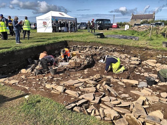 2019: The south-western end of Structure Five under excavation. (📷 Sigurd Towrie)
.
#Neolithic #OrkneyIslands #Orkney #VisitOrkney #Prehistoric #Prehistory #Archaeology #Archeology #Archaeologist #NessOfBrodgar #megalithic #stenness #excavation #HeartOfNeolithicOrkney #BritishArchaeology #ArchaeologyLife #scotland #ScottishArchaeology