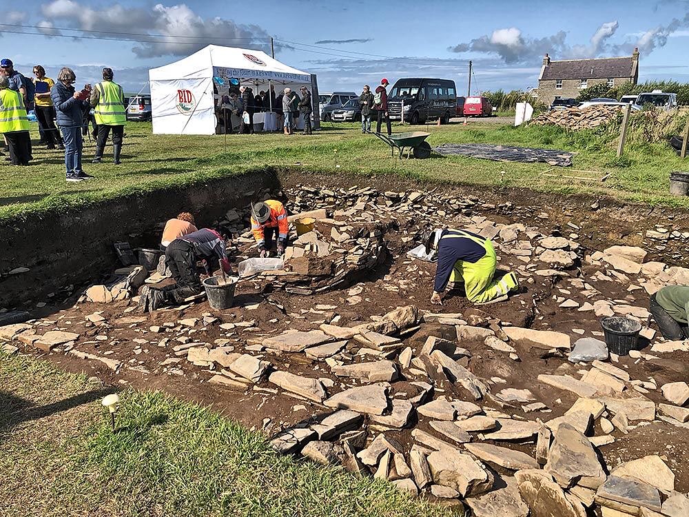 2019: The south-western end of Structure Five under excavation. (📷 Sigurd Towrie)
.
#Neolithic #OrkneyIslands #Orkney #VisitOrkney #Prehistoric #Prehistory #Archaeology #Archeology #Archaeologist #NessOfBrodgar #megalithic #stenness #excavation #HeartOfNeolithicOrkney #BritishArchaeology #ArchaeologyLife #scotland #ScottishArchaeology