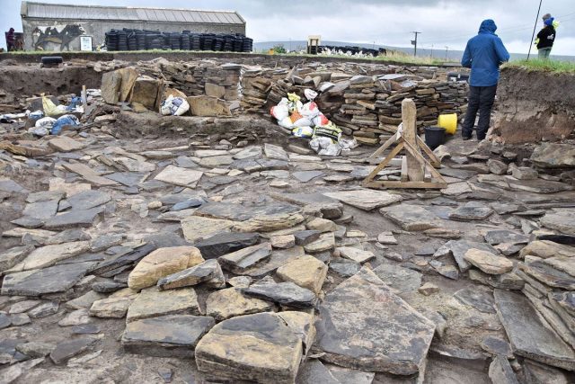 2023: The central paved area and standing stone, between Structures One and Twelve. (📷 Sigurd Towrie)
.
#Neolithic #OrkneyIslands #Orkney #VisitOrkney #Prehistoric #Prehistory #Archaeology #Archeology #Archaeologist #NessOfBrodgar #megalithic #stenness #excavation #HeartOfNeolithicOrkney #BritishArchaeology #ArchaeologyLife #scotland #ScottishArchaeology