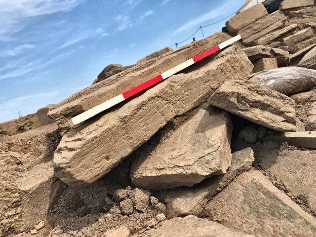 2018: Rough "horned spiral" motif, picked into a stone slab found between Structures Twenty-Six and Structure Twelve. (📷 Sigurd Towrie)
.
#Neolithic #OrkneyIslands #Orkney #VisitOrkney #Prehistoric #Prehistory #Archaeology #Archeology #Archaeologist #NessOfBrodgar #megalithic #stenness #excavation #HeartOfNeolithicOrkney #BritishArchaeology #ArchaeologyLife #scotland #ScottishArchaeology