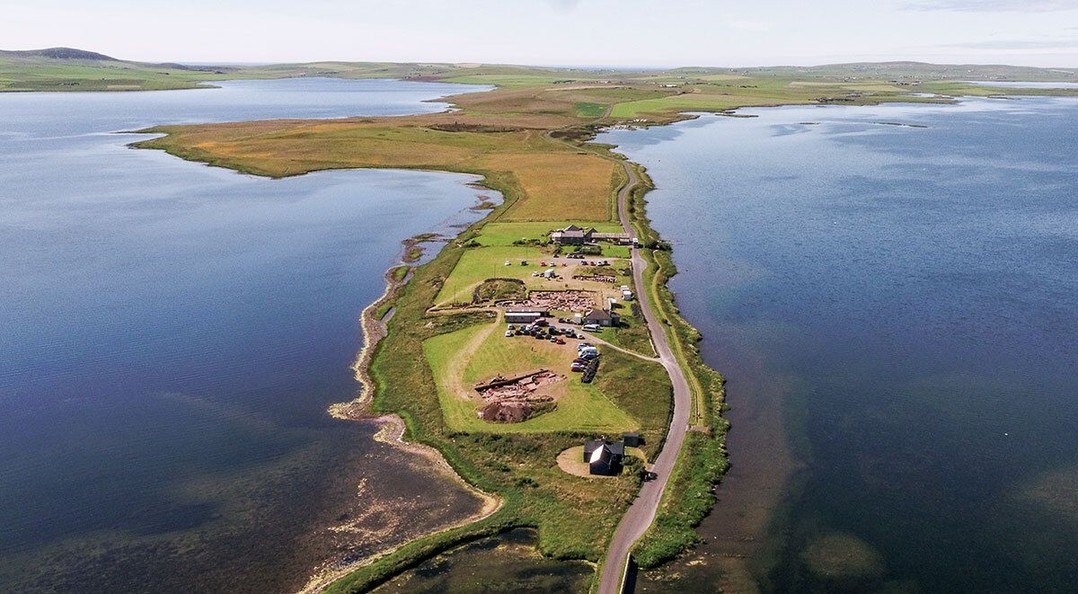 The south-eastern end of the Ness of Brodgar from above in the summer of 2019. (📷 Scott Pike)
.
#Neolithic #OrkneyIslands #Orkney #VisitOrkney #Prehistoric #Prehistory #Archaeology #Archeology #Archaeologist #NessOfBrodgar #megalithic #stenness #excavation #HeartOfNeolithicOrkney #BritishArchaeology #ArchaeologyLife #scotland #ScottishArchaeology