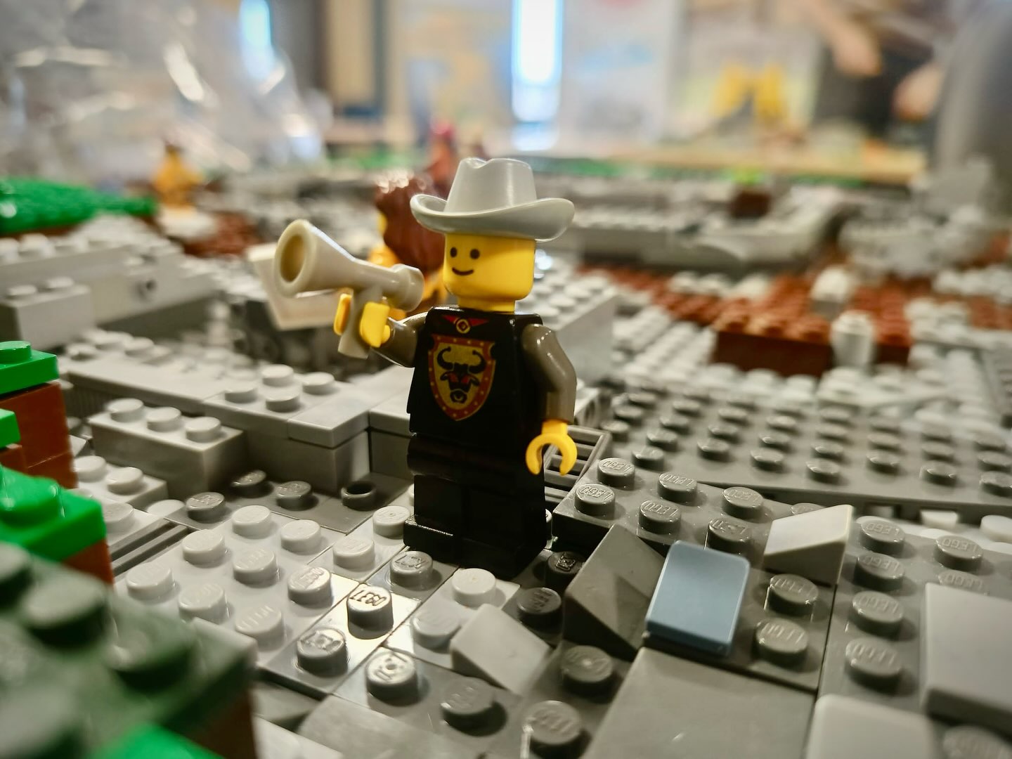 Immortalised in Lego at today’s Big Ness Lego Build in Kirkwall. Sigurd leading a tour on site. And the head shape is just perfect! (📷 Anne Mitchell)
#Archaeology #excavation #nessofbrodgar #orkney #timeteam