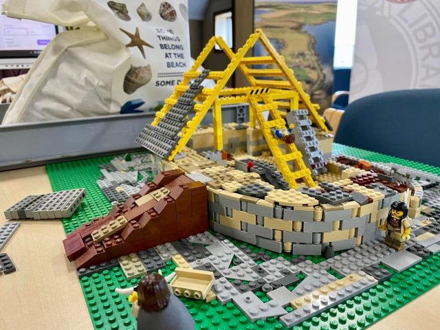 Reconstructing Structure Ten. A few photos for the last day of the Ness Big Lego Build in the Orkney Library today. More on our website later. (đź“· Mark Edmonds)
#Archaeology #excavation #nessofbrodgar #orkney #timeteam