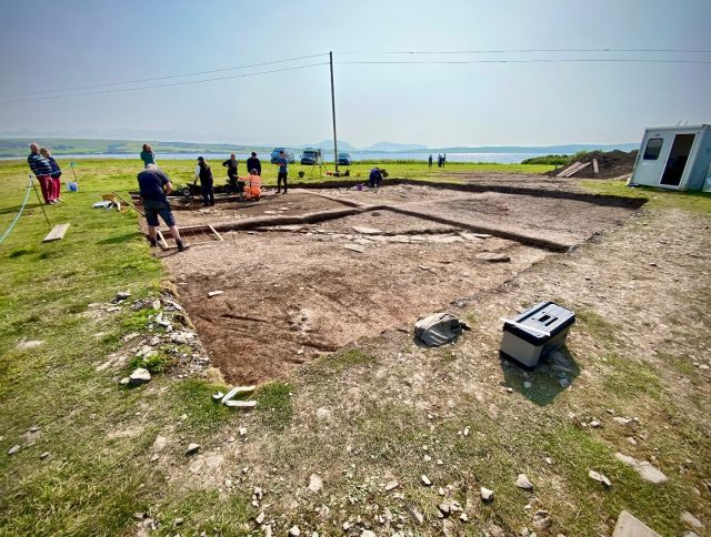 The end of day seven. (đź“· Sigurd Towrie)
#Archaeology #excavation #nessofbrodgar #orkney #timeteam