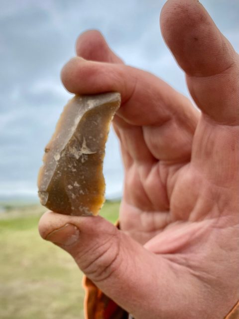 Sigurd’s flint blade from the north-west of Trench W. Again from an area outside the building disturbed by demolition and medieval/post-medieval ploughing. (📷 Sigurd Towrie)
#Archaeology #excavation #nessofbrodgar #orkney #timeteam