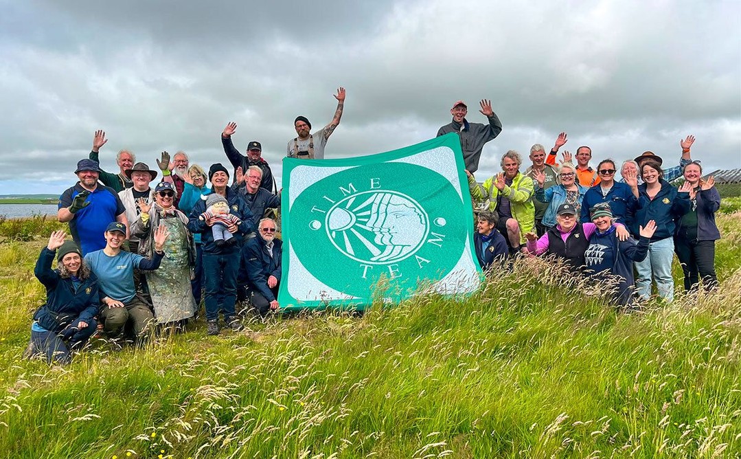 And we're done. The last dig diary is now online and there's just a few loose ends to tie up on site. If you were one of the 5,200 visitors over the season, thank you. And thanks also to @timeteamofficial for funding and supporting the dig.
#Archaeology #excavation #nessofbrodgar #orkney #timeteam