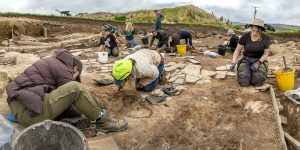 August 2023. Excavation in Trench T. ( Doug Plummer)